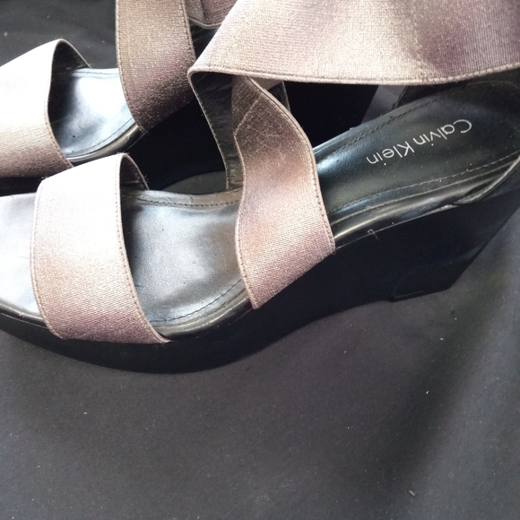 Shoes - Picture 4 of 7